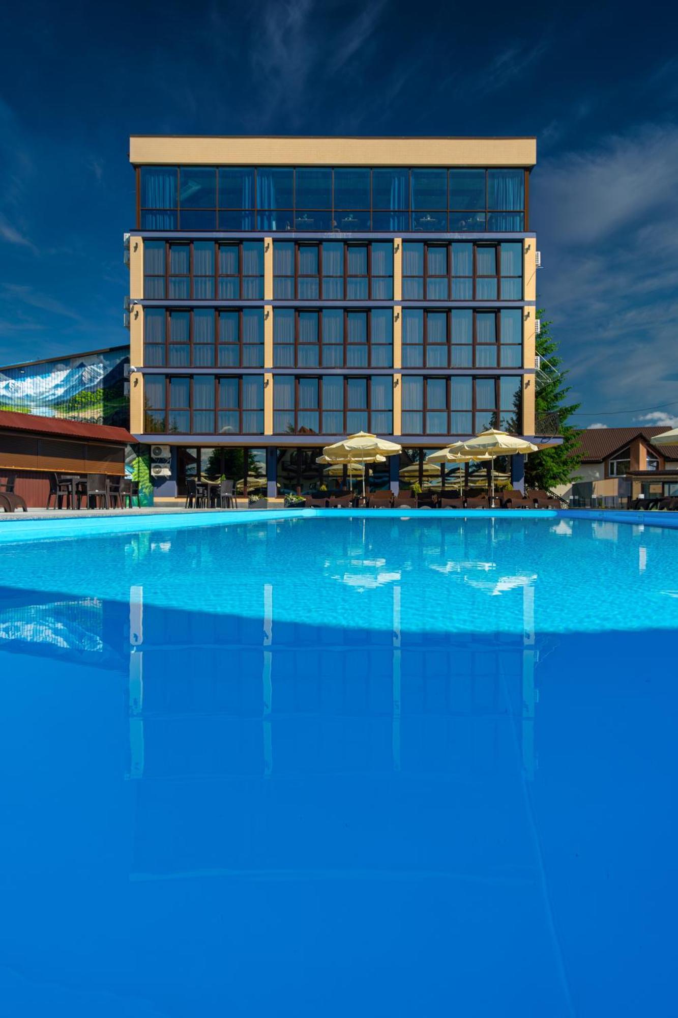 Hotel Summit Yablunytsya Esterno foto